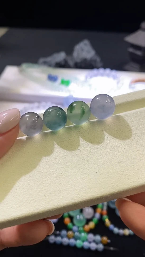 未镶嵌挂件翡翠单颗价，多样性发其一