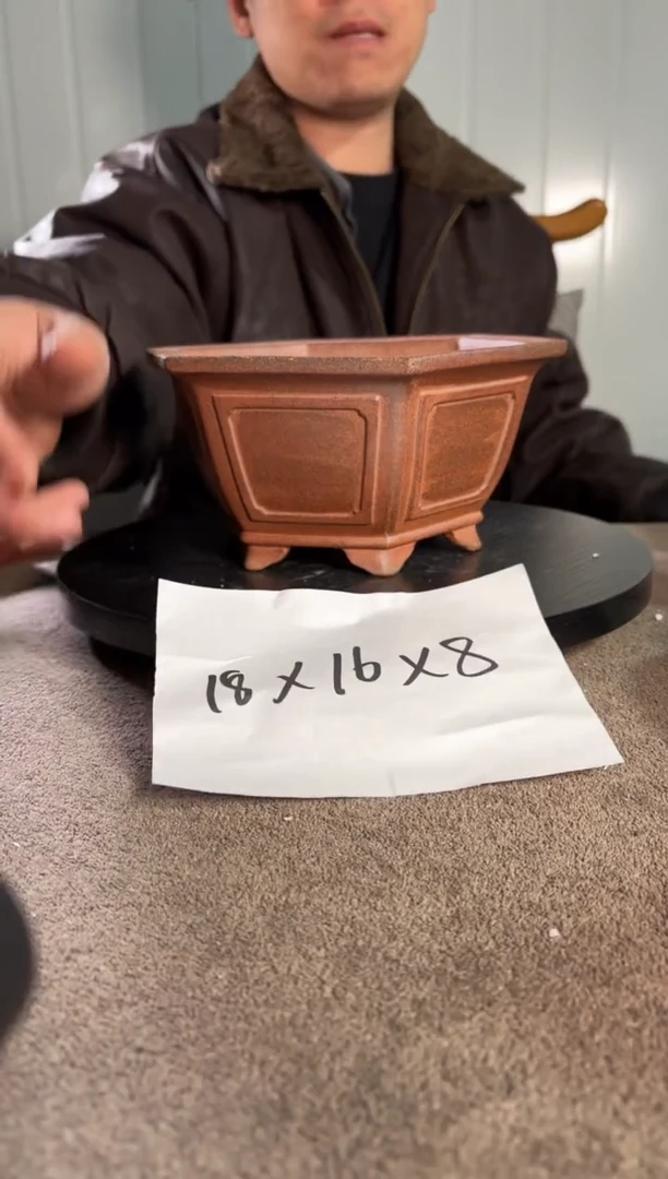 A宜兴紫砂小花盆