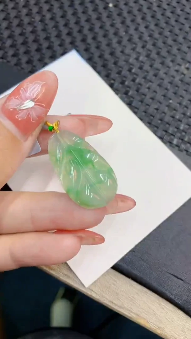 颈饰18K金镶嵌翡翠1