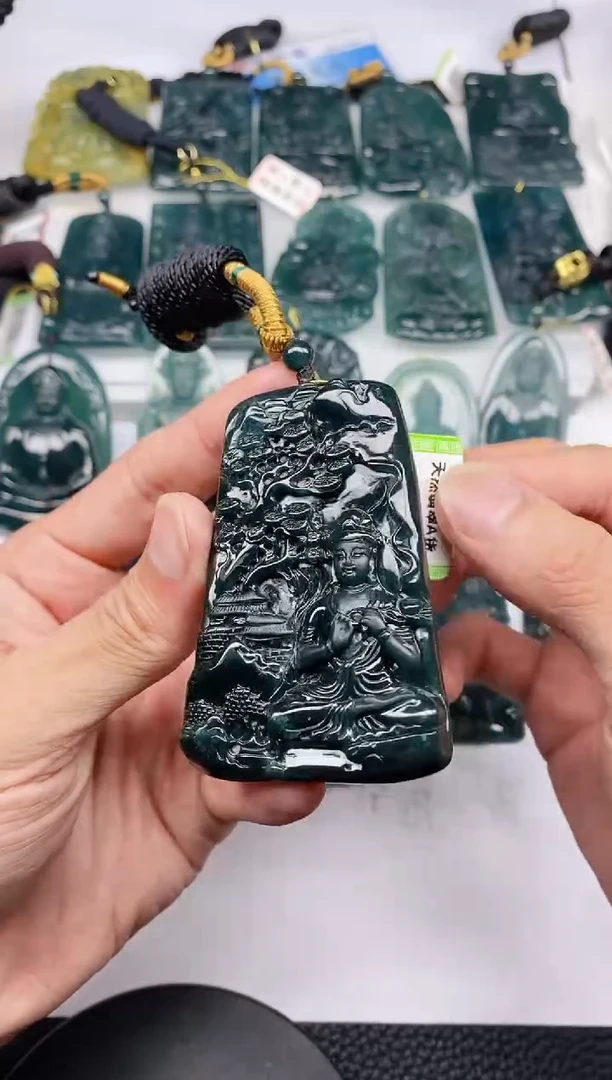 颈饰未镶嵌翡翠