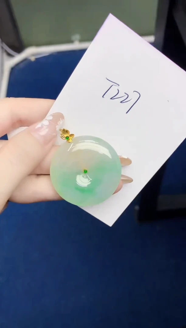 翡翠18K金镶嵌颈饰天然缅甸翡翠A货