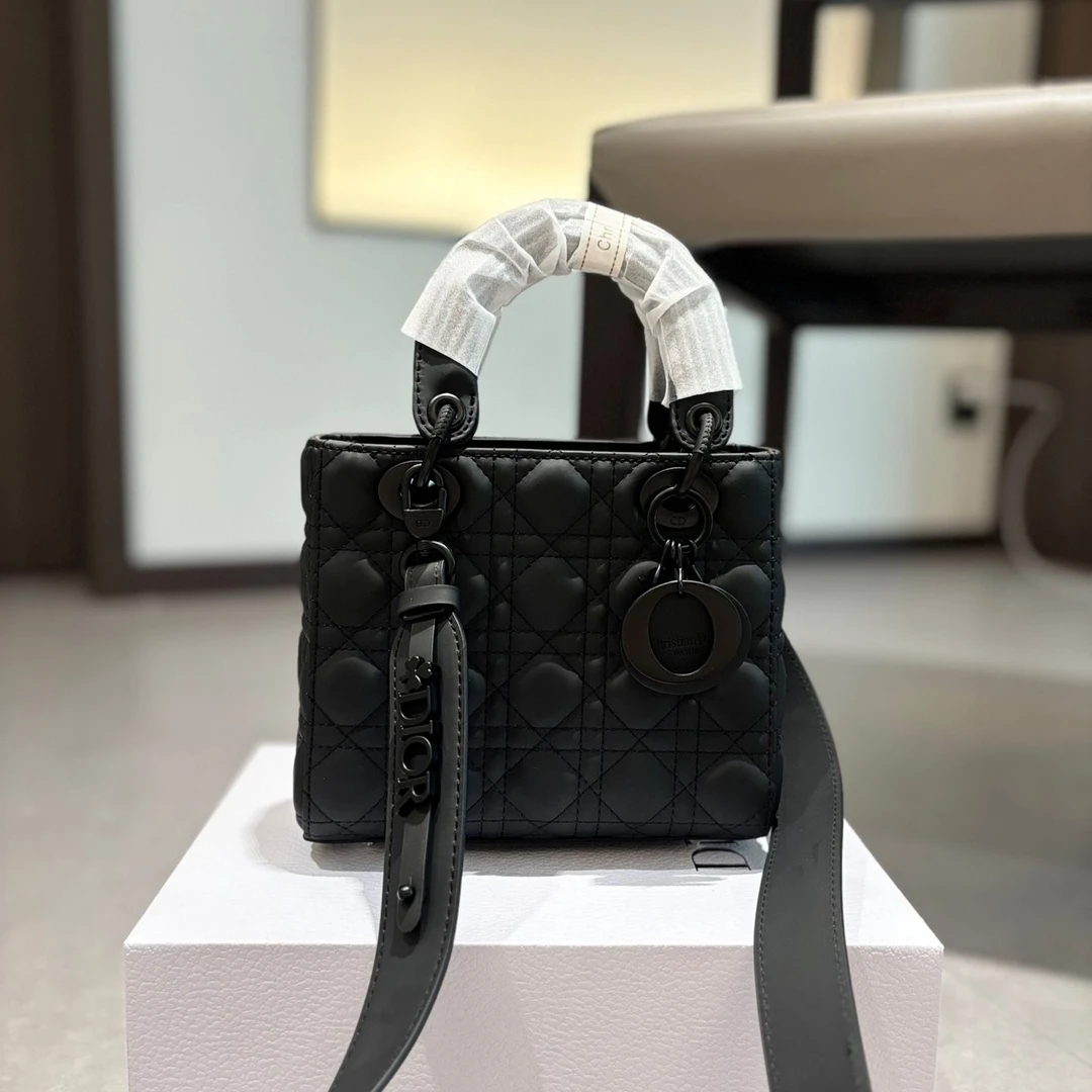 【A445】迪奥磨砂皮化妆包收纳手提包