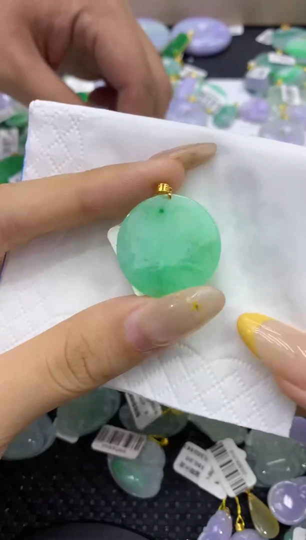 颈饰18K金镶嵌翡翠天然缅甸翡翠A货