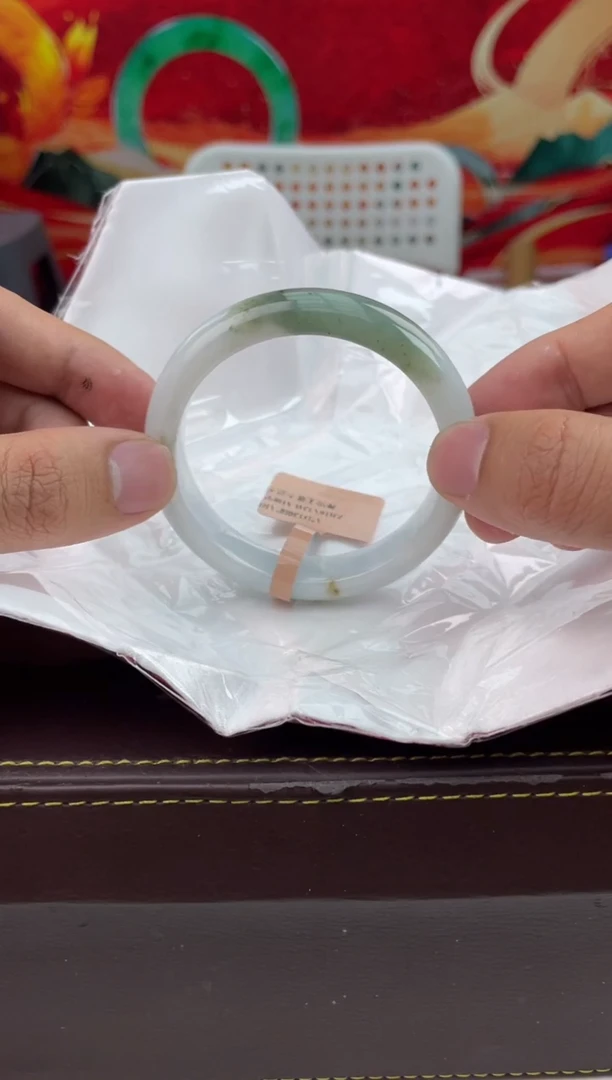 【闪购商品】翡翠手镯未镶嵌17翡翠手镯（微瑕）