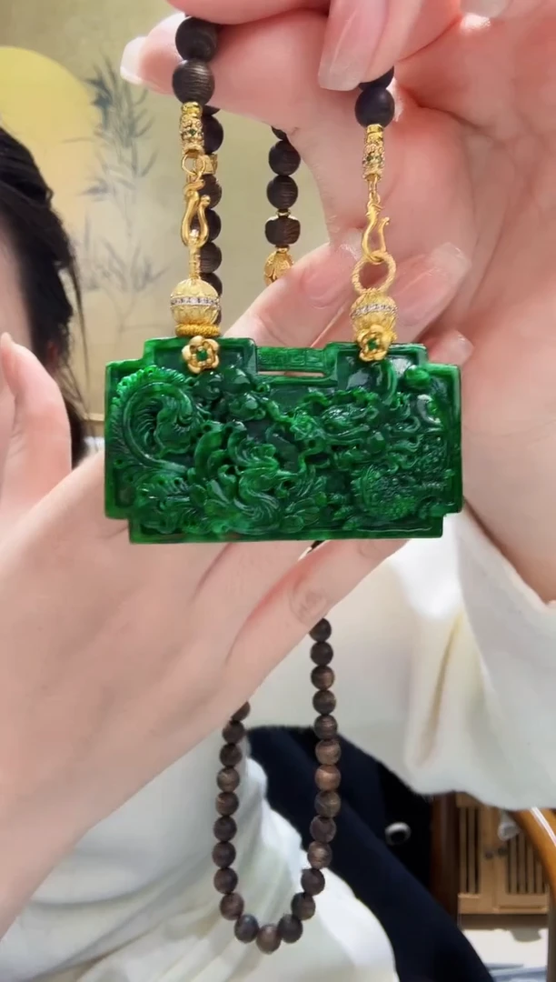 颈饰未镶嵌翡翠吊坠