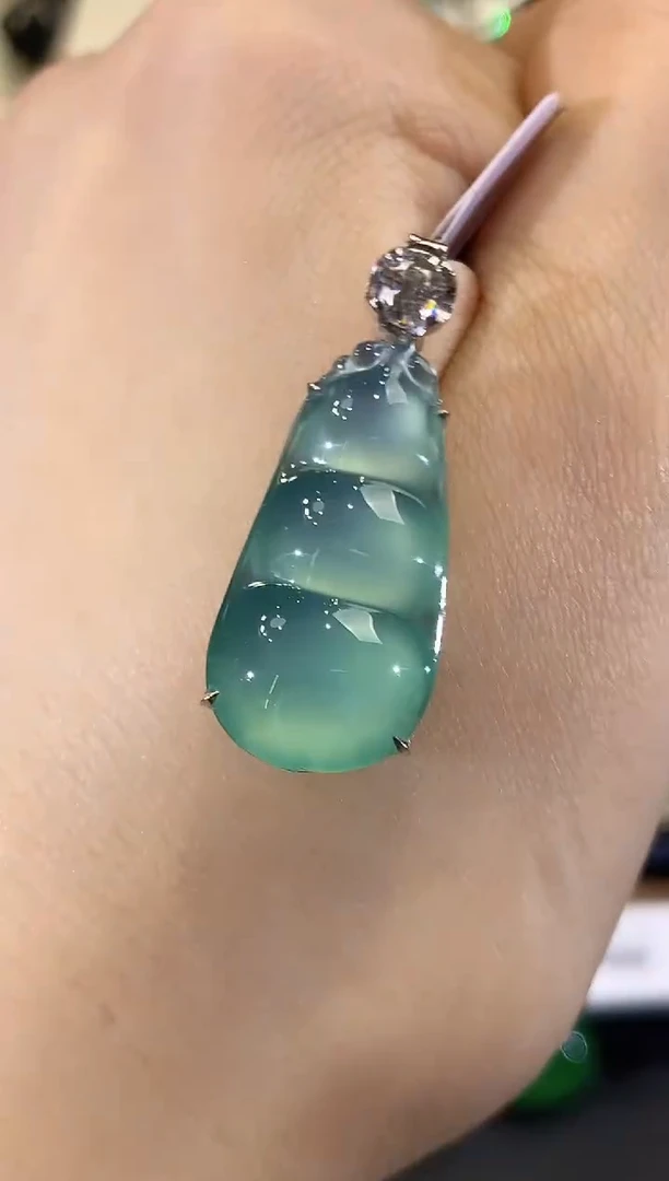 吊坠(不含链)18K金镶嵌翡翠C116