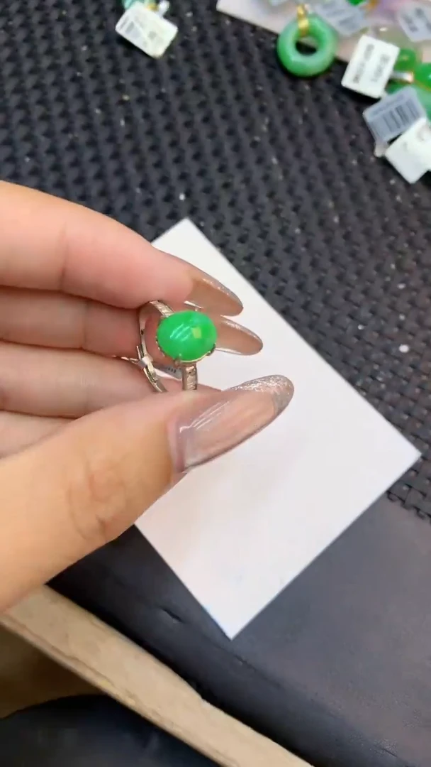 颈饰未镶嵌翡翠1