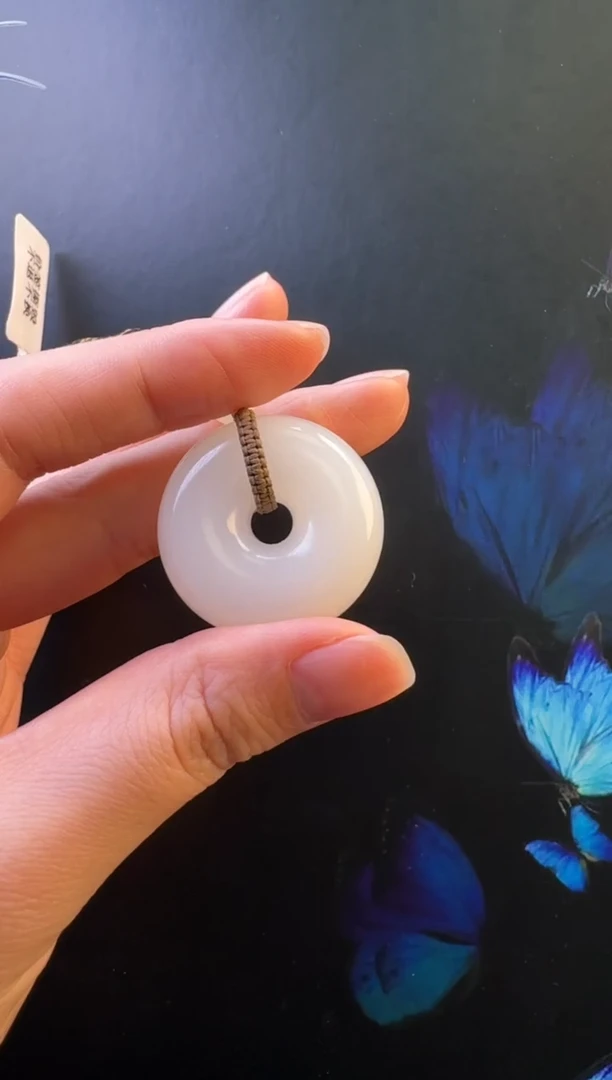 颈饰未镶嵌和田玉吊坠