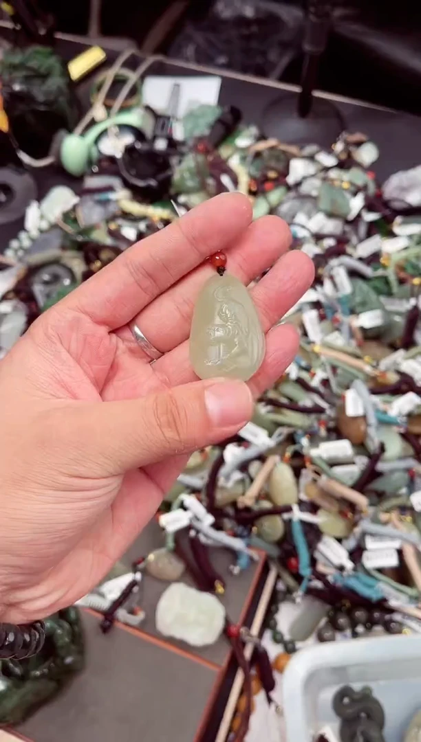 和田玉未镶嵌颈饰拍一发一