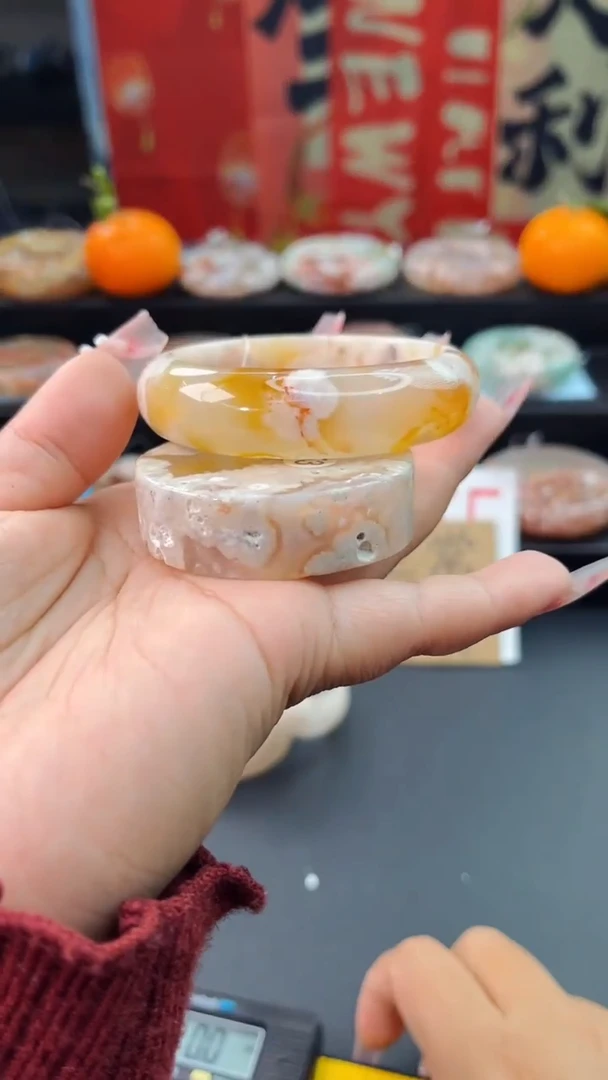 【闪购商品】石英质玉手镯未镶嵌赠送镯心（53圈口）无证书