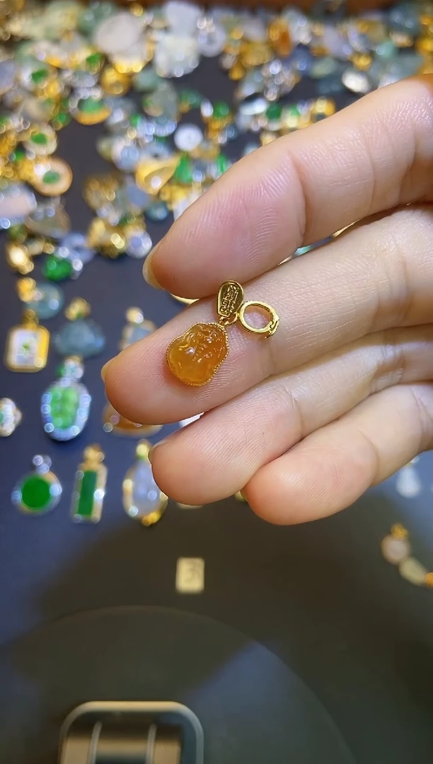 翡翠18K金镶嵌吊坠(不含链)1