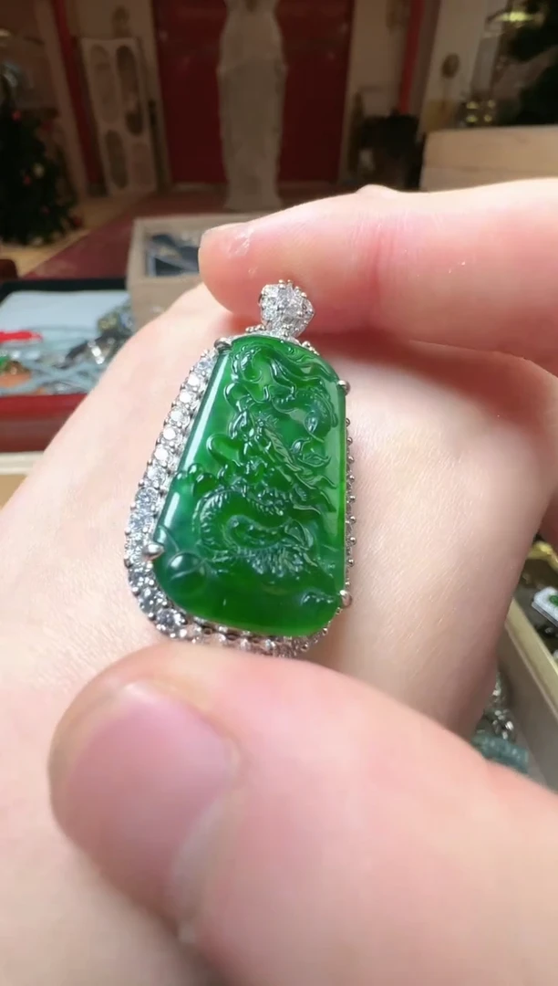 【闪购商品】翡翠吊坠(不含链)未镶嵌翡翠