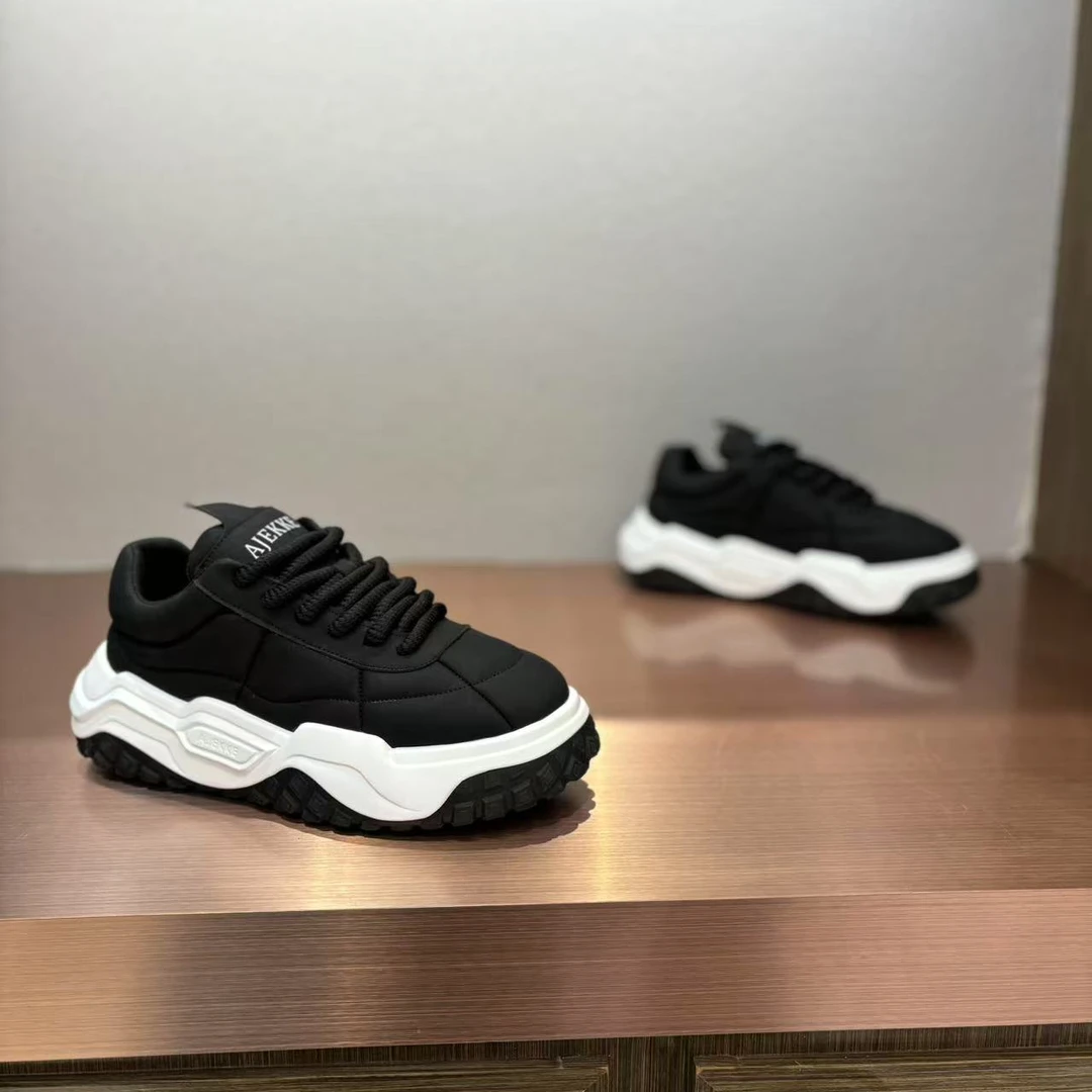 2025年春季新款潮流百搭舒适轻便透气软底精致轻奢男士时尚休闲鞋