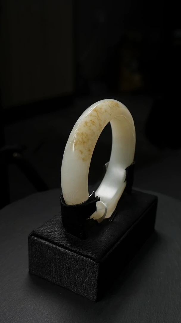 未镶嵌手镯和田玉 白玉秋梨皮雕刻凤凰手镯56.3圈