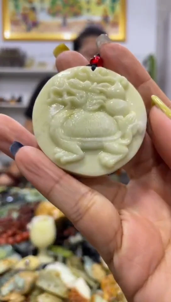 未镶嵌岫玉吊坠