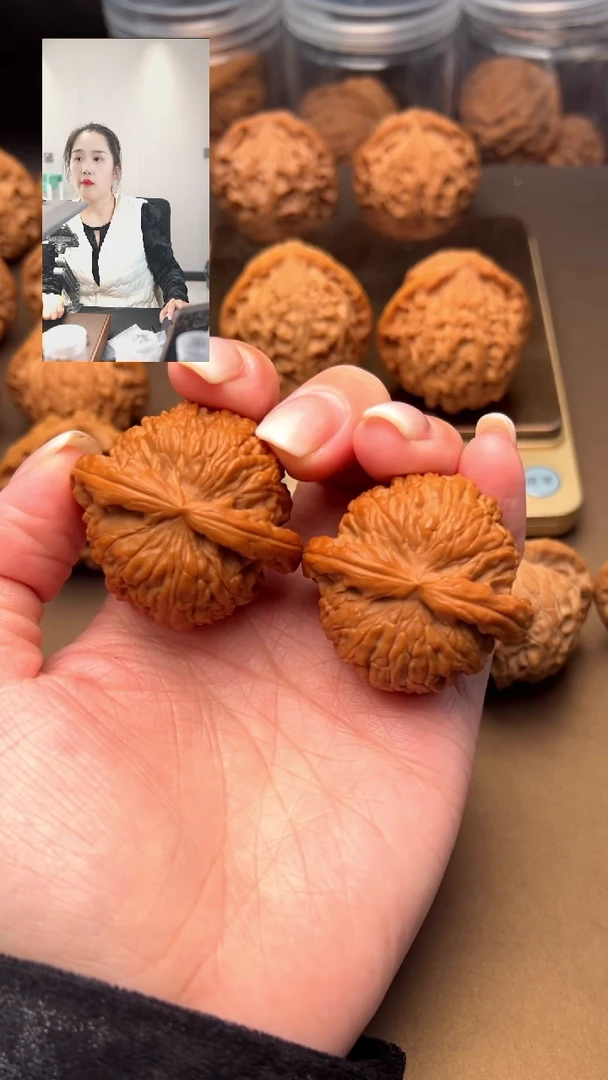 【闪购商品】桃核吊坠白狮子麻核桃有修