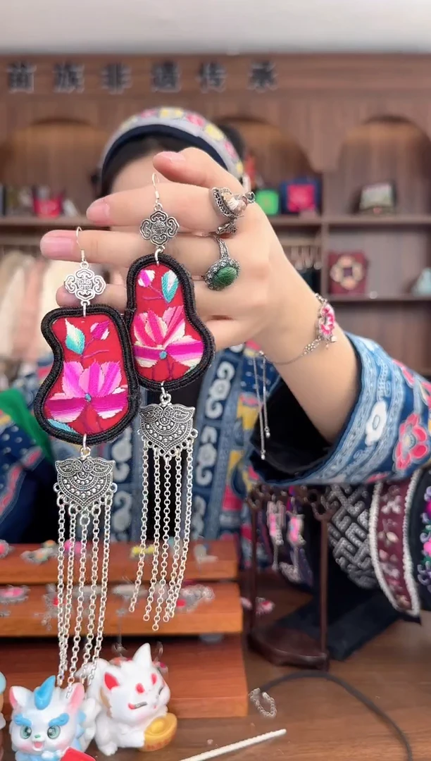 【闪购商品】织绣扶光苗绣传承71