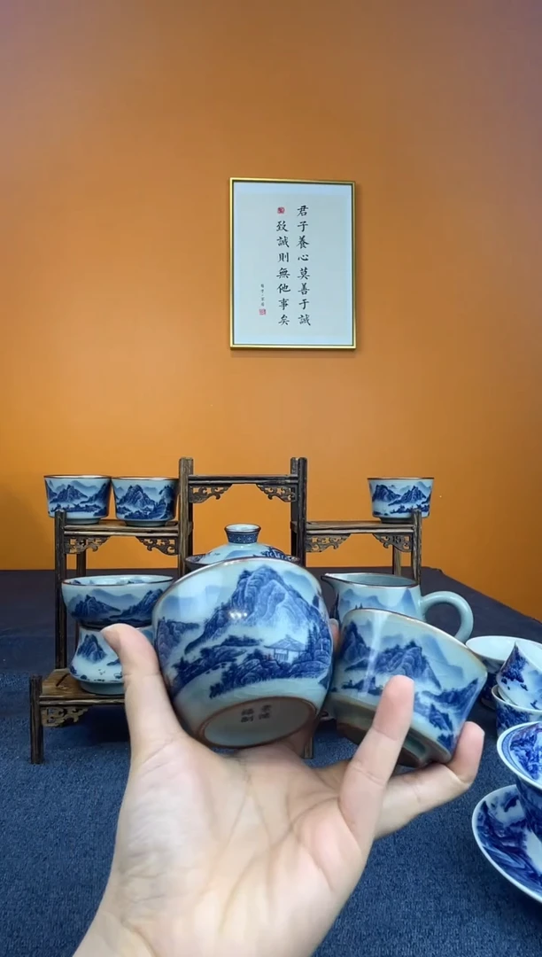 违****?景德镇釉里红1主人杯1客杯