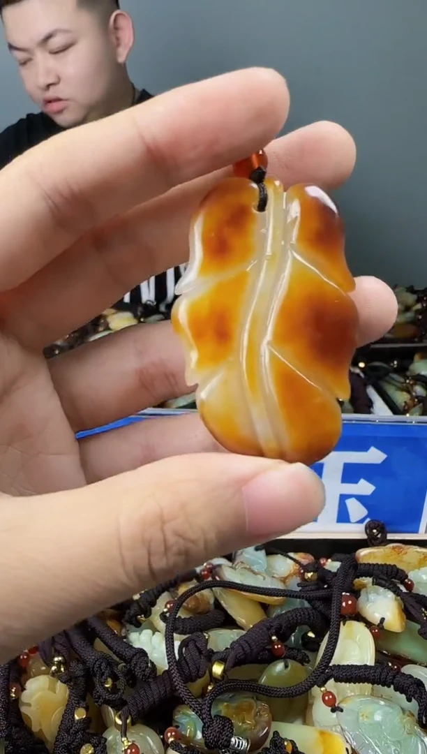 和田玉未镶嵌颈饰1