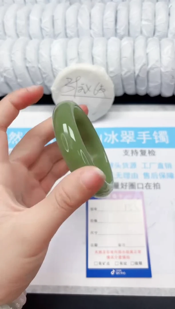 【闪购商品】石英质玉手镯未镶嵌135-62