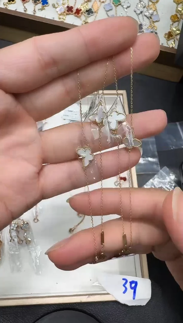 18K金镶嵌贝壳（贝母）手链白色小蝴蝶手链，多样性发其一