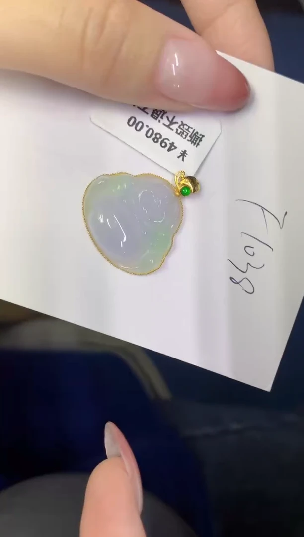 翡翠18K金镶嵌颈饰缅甸天然翡翠A货