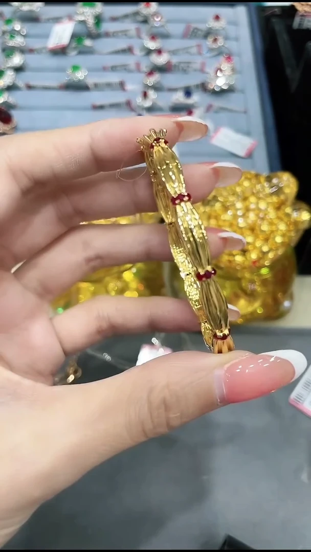 手镯18K金镶嵌红宝石1
