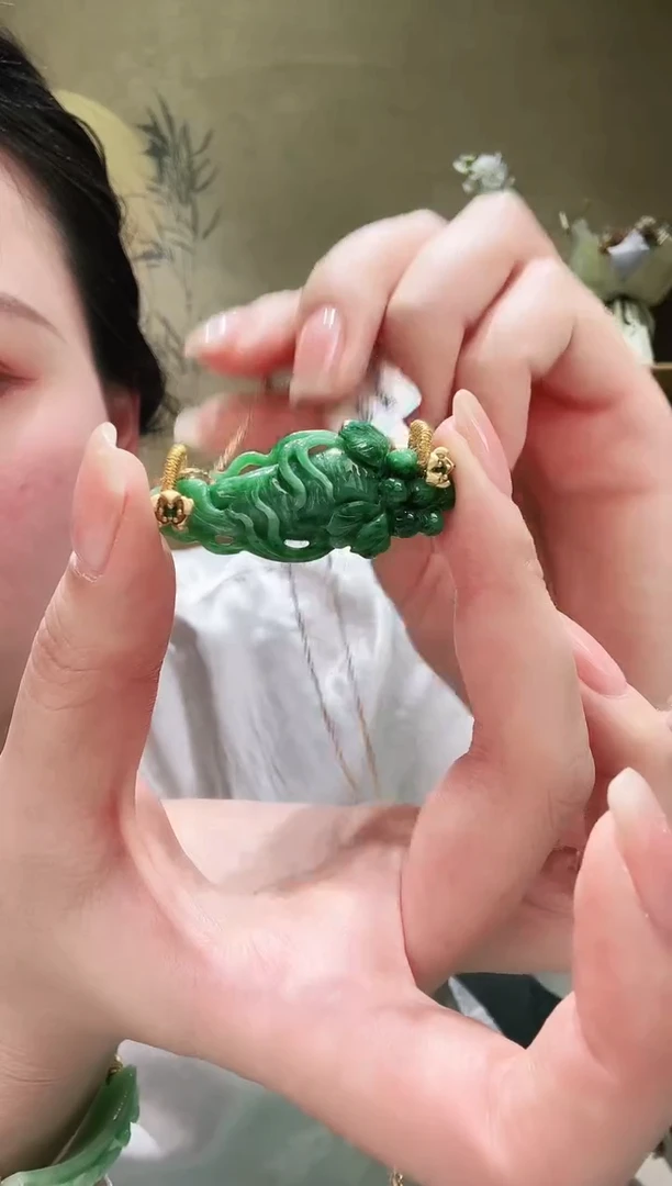 颈饰未镶嵌翡翠吊坠