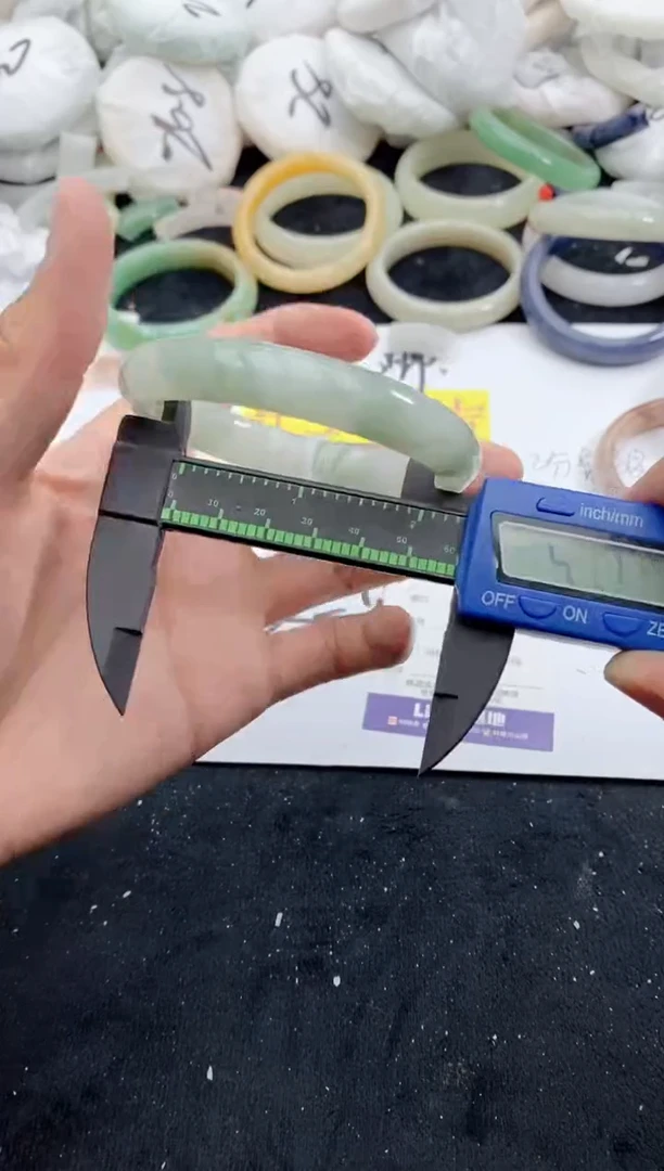 【闪购商品】石英质玉手镯未镶嵌83