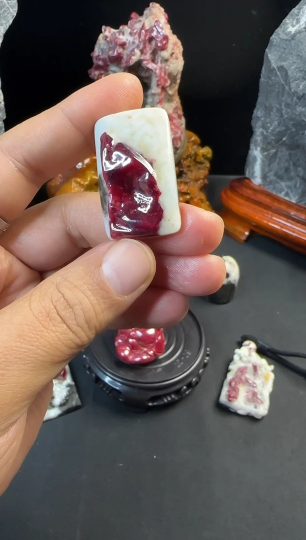 天然辰砂天然朱砂晶体原石吊坠挂件