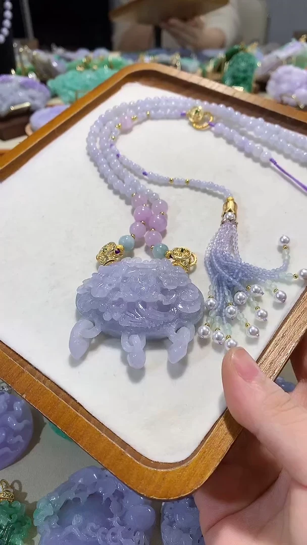 颈饰未镶嵌翡翠吊坠