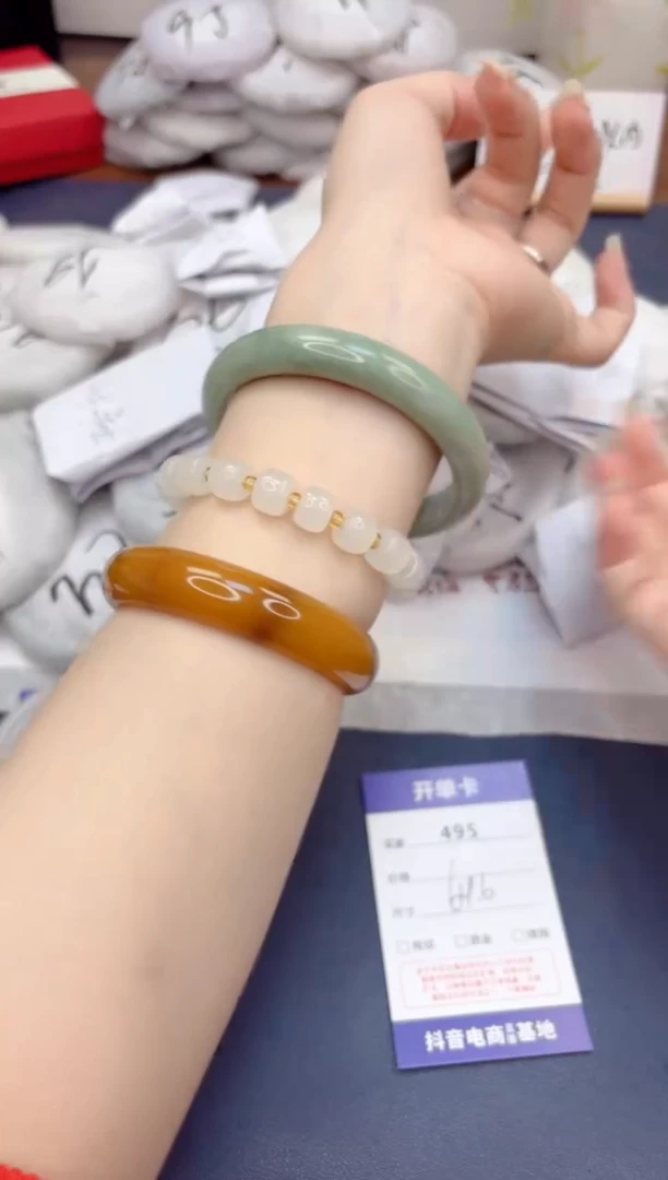 石英质玉手镯未镶嵌495-翠玉-圈口64