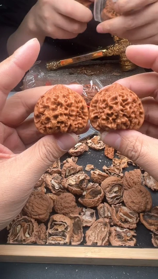 【闪购商品】文玩核桃把件44左右尺寸王勇管帽随机发一对