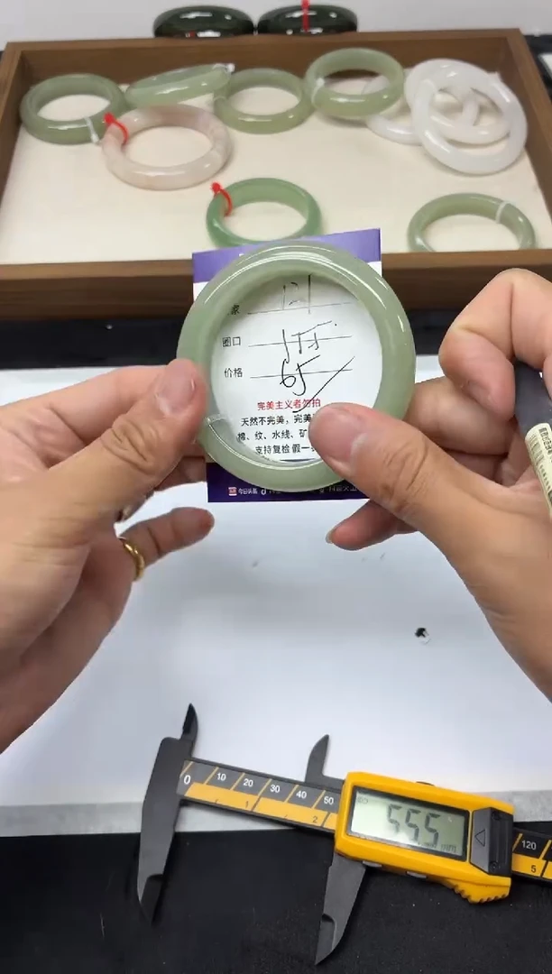 未镶嵌手镯石英质玉121