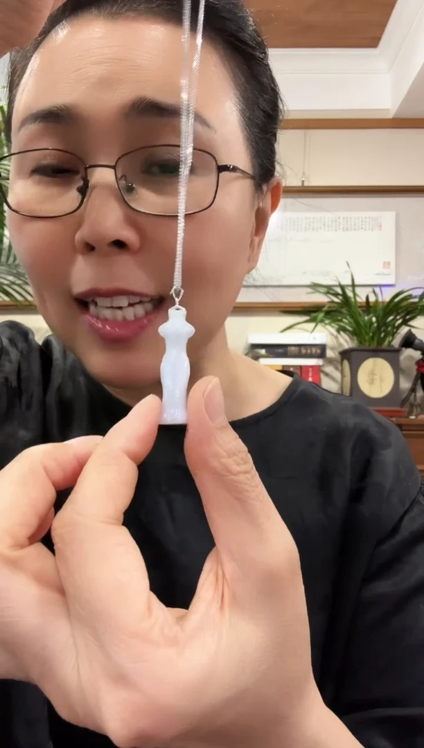 翡翠未镶嵌颈饰国风