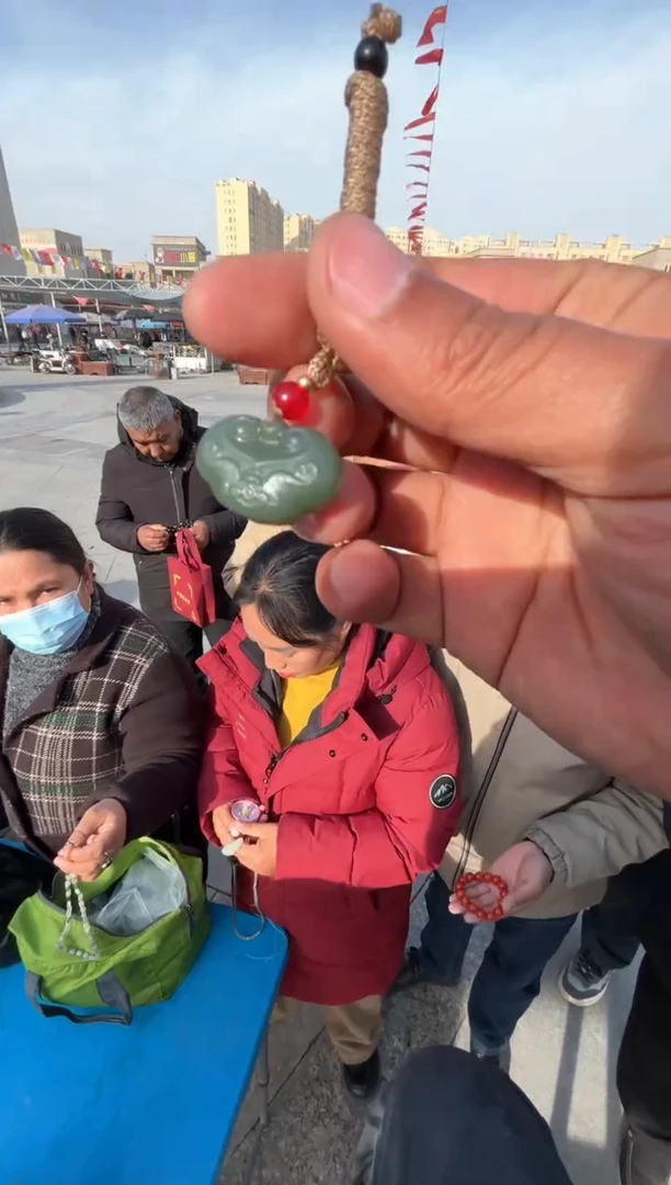 未镶嵌和田玉（糖玉）挂件和田玉