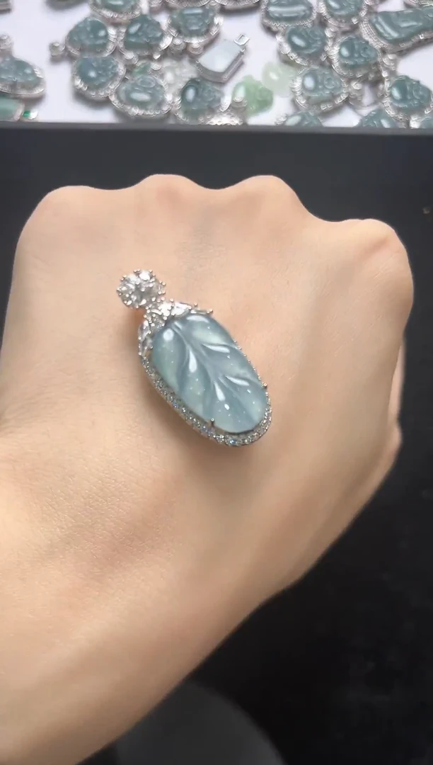 颈饰未镶嵌翡翠天然A货翡翠叶子