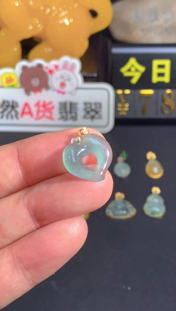 颈饰18K金镶嵌翡翠