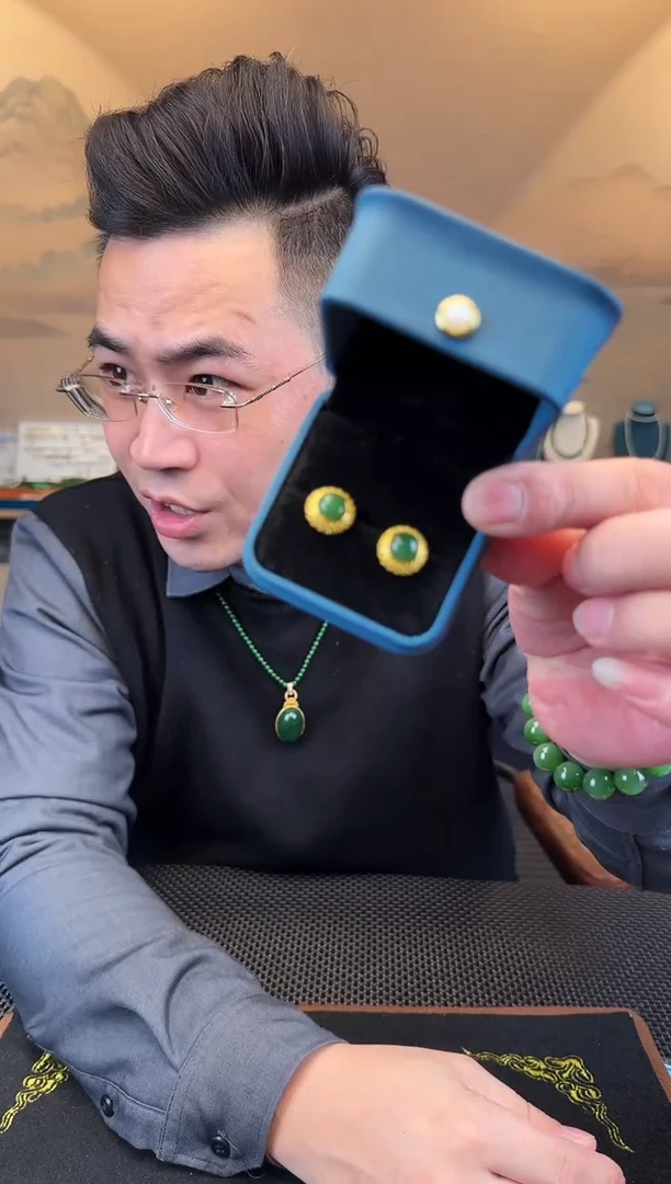 未镶嵌和田玉耳饰圆蛋面