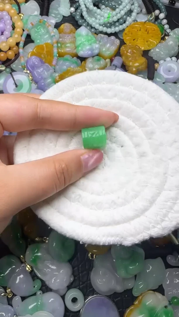 颈饰未镶嵌翡翠缅甸翡翠吊坠
