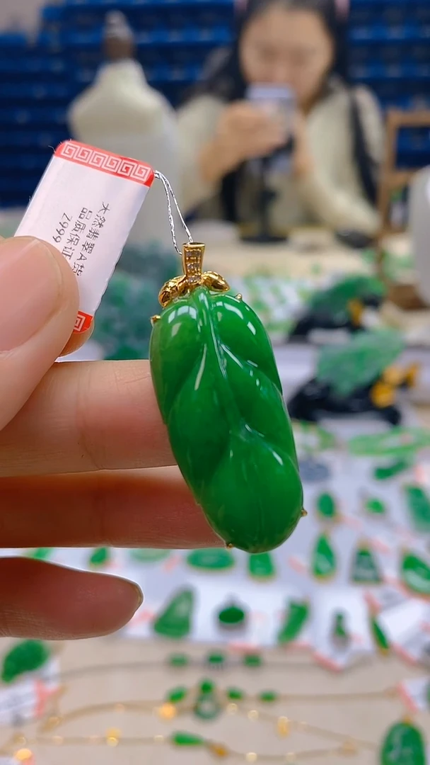 颈饰18K金镶嵌翡翠新号开播 全场乱卖