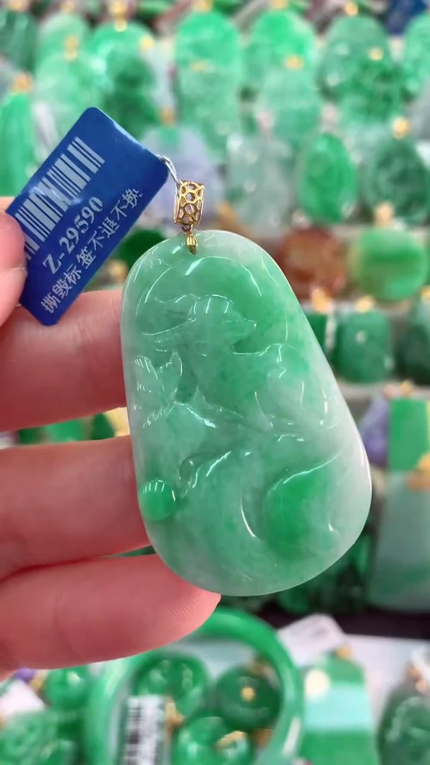 【闪购商品】翡翠吊坠(不含链)18K金镶嵌挂件