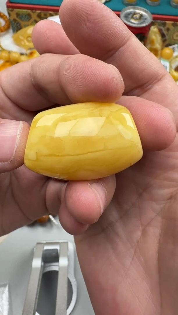 琥珀未镶嵌珠宝奇石浓蜡妖花马蹄珠HZ185