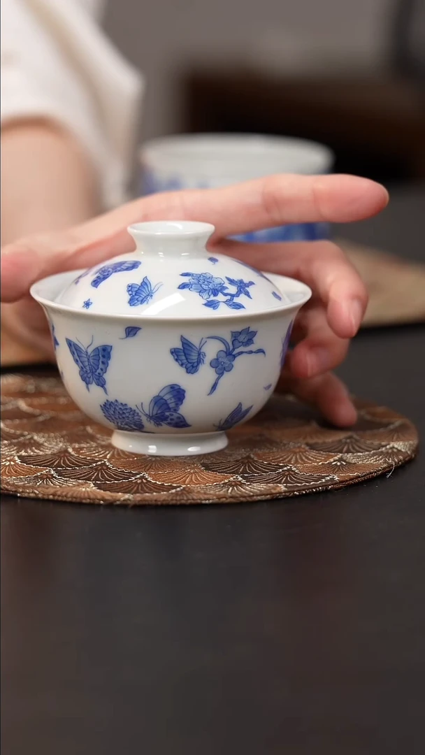 【闪购商品】杯看山柴窑青花蝶恋花