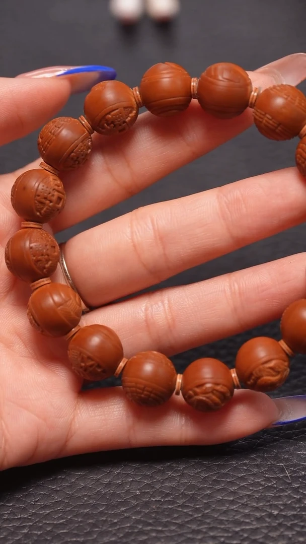 手串橄榄核1.35/正圆小四象八卦