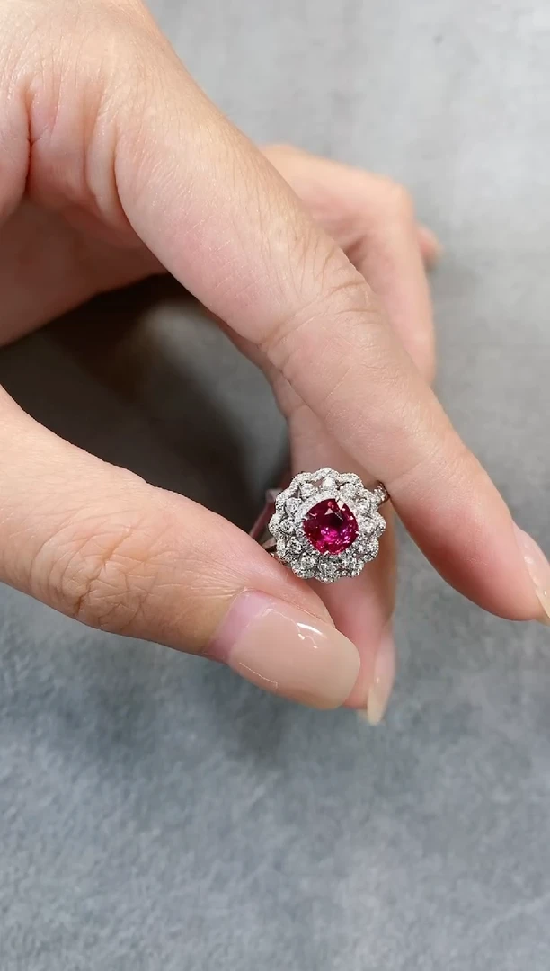 18K金镶嵌戒指红宝石·