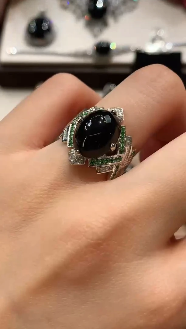 18K金镶嵌戒指翡翠w111