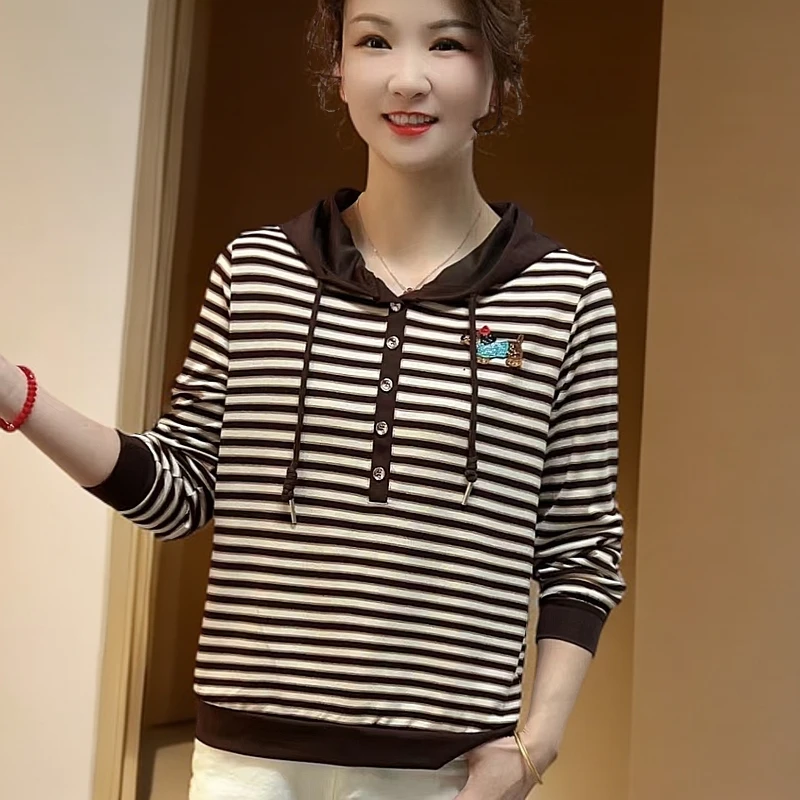春季新款休闲风女装条纹显瘦妈妈装百搭时尚休闲女士连帽减龄卫衣