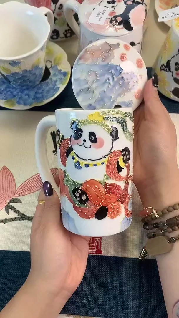 一味*手绘飞天熊猫带盖马克杯008号