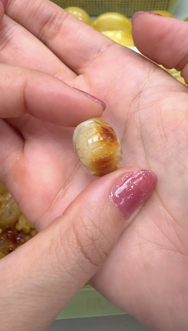 裸石琥珀未镶嵌如图